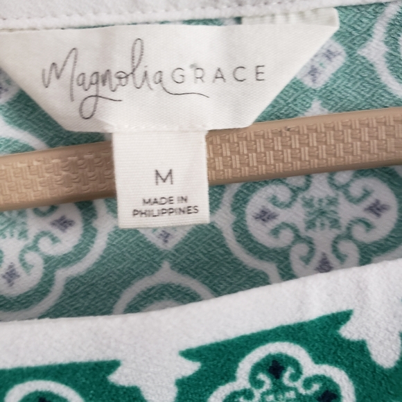 NWOT Magnolia Grace green medallion print square neck blouse Womens Medium - Picture 3 of 6